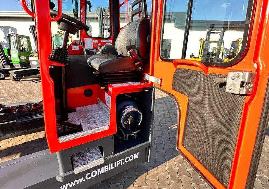 Viljuškar sa 4 strane Combilift COMBILIFT C4000 – TRIPLEX 9300 mm – Year 2017 – GAS – FREE LIFT – FORK SIDE SHIFT – CONDITION 5/5: slika 12