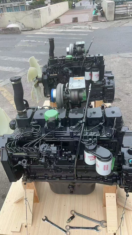 KOMATSU 6D102E - Motor za Bager: slika 1 KOMATSU 6D102E - Motor za Bager: slika 1