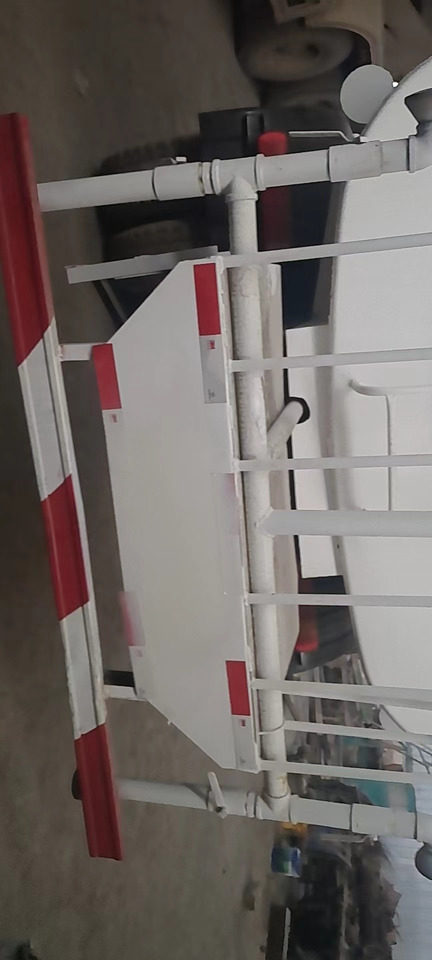 SINOTRUK 20 cubic meters tank - Kamion cisterna: slika 4 SINOTRUK 20 cubic meters tank - Kamion cisterna: slika 4