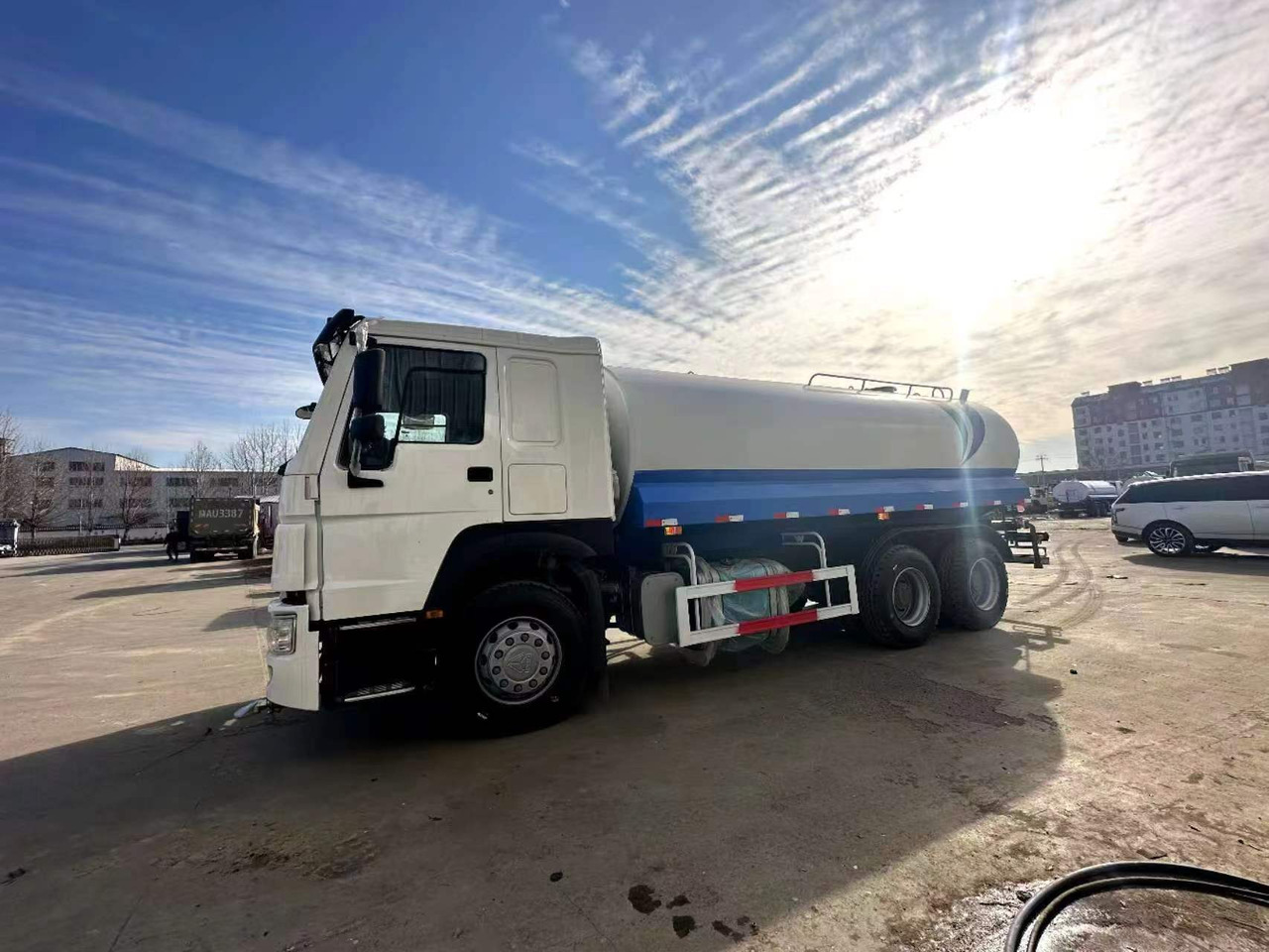 SINOTRUK 20 cubic meters tanker - Kamion cisterna: slika 4 SINOTRUK 20 cubic meters tanker - Kamion cisterna: slika 4