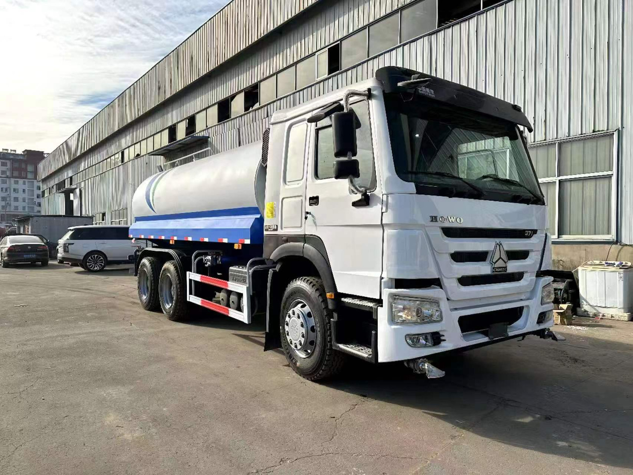 SINOTRUK 20 cubic meters tanker - Kamion cisterna: slika 1 SINOTRUK 20 cubic meters tanker - Kamion cisterna: slika 1