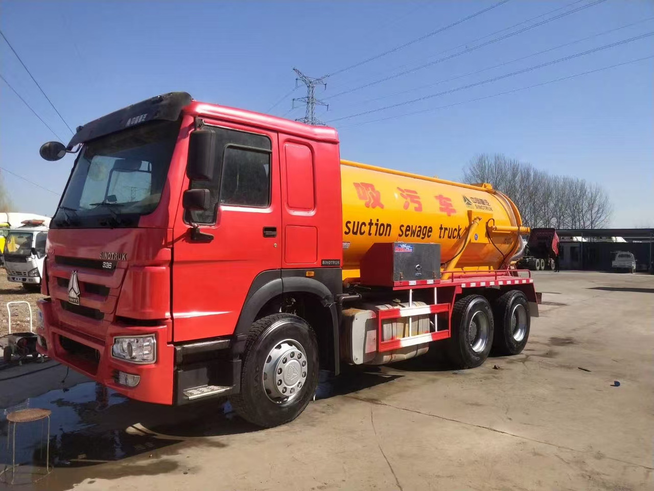 SINOTRUK SINOTRUK 336 suction sewage truck - Kamion za prevoz kontejnera/ Kamion sa promenjivim sandukom: slika 2 SINOTRUK SINOTRUK 336 suction sewage truck - Kamion za prevoz kontejnera/ Kamion sa promenjivim sandukom: slika 2