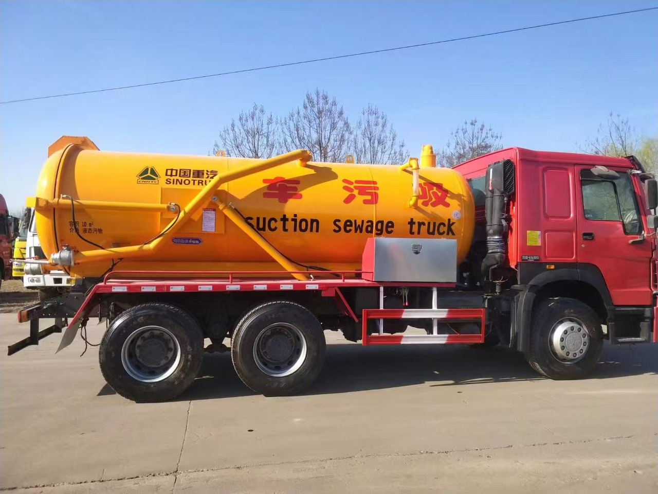 SINOTRUK SINOTRUK 336 suction sewage truck - Kamion za prevoz kontejnera/ Kamion sa promenjivim sandukom: slika 3 SINOTRUK SINOTRUK 336 suction sewage truck - Kamion za prevoz kontejnera/ Kamion sa promenjivim sandukom: slika 3
