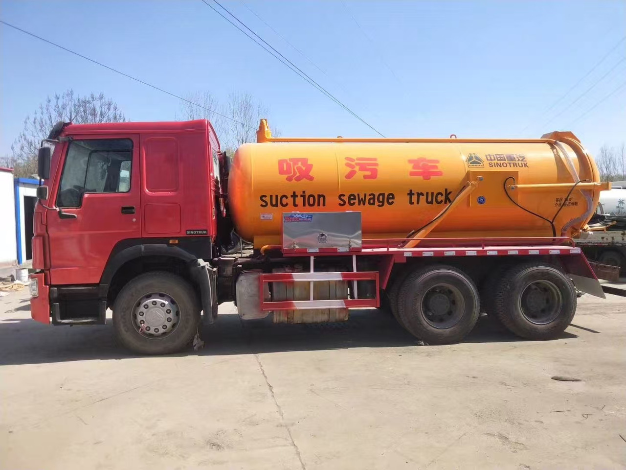 SINOTRUK SINOTRUK 336 suction sewage truck - Kamion za prevoz kontejnera/ Kamion sa promenjivim sandukom: slika 1 SINOTRUK SINOTRUK 336 suction sewage truck - Kamion za prevoz kontejnera/ Kamion sa promenjivim sandukom: slika 1