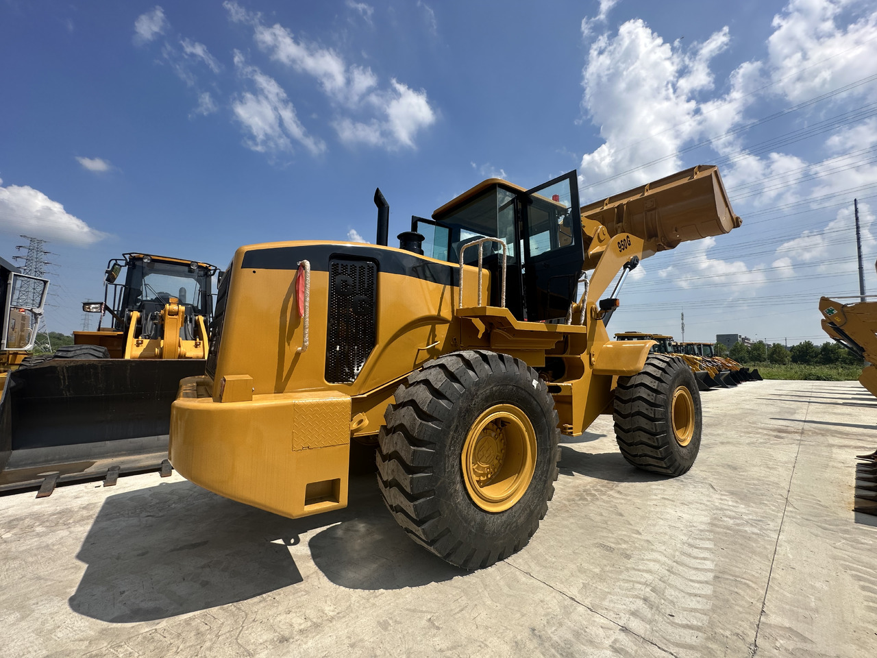 BACKHOE LOADER Used High Quality CAT 950G Wheel Loader on Hot Sale CAT in Stock for Sale - Utovarivač točkaš: slika 3 BACKHOE LOADER Used High Quality CAT 950G Wheel Loader on Hot Sale CAT in Stock for Sale - Utovarivač točkaš: slika 3