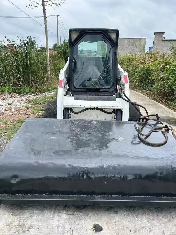 BOBCAT Second-hand Excellent Skidsteer Bobcat S160 - Mini utovarivač: slika 5 BOBCAT Second-hand Excellent Skidsteer Bobcat S160 - Mini utovarivač: slika 5
