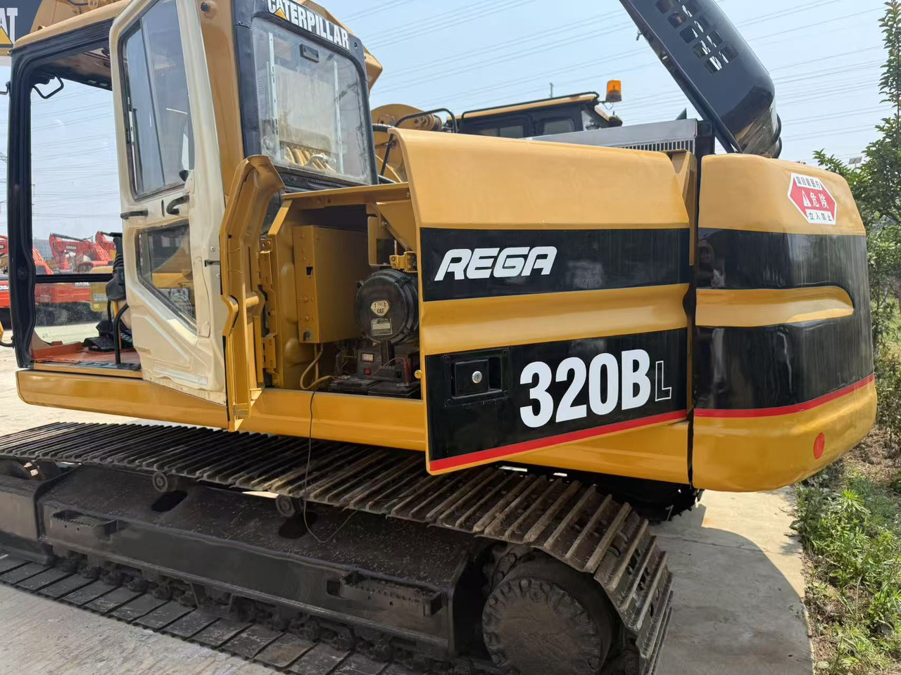 Bager guseničar CATERPILLAR 320B: slika 1