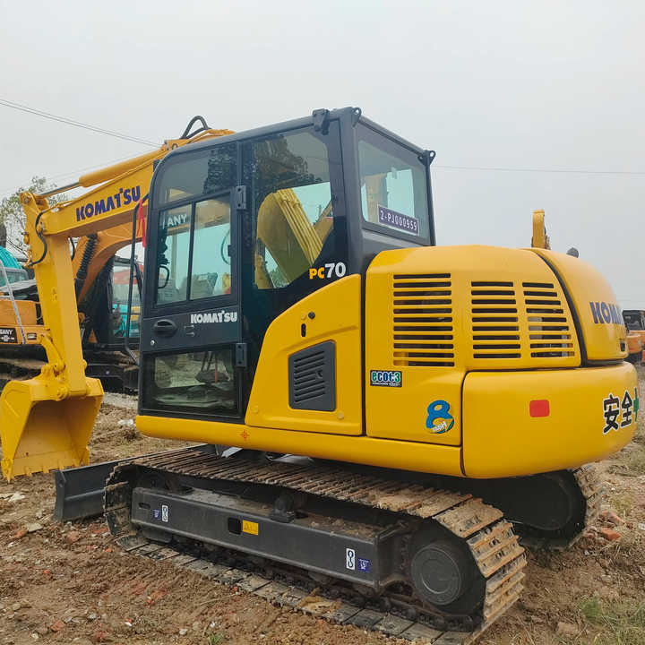 Cheap Used Komatsu PC70-8 Crawler Excavator with High Efficiency Used Heavy Machinery K omatsu PC70-8 Digger Cheap for Sale - Bager guseničar: slika 2 Cheap Used Komatsu PC70-8 Crawler Excavator with High Efficiency Used Heavy Machinery K omatsu PC70-8 Digger Cheap for Sale - Bager guseničar: slika 2