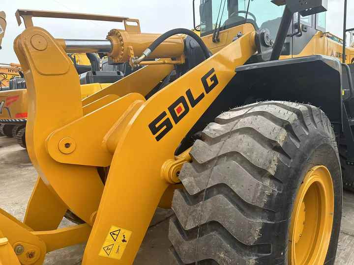 China Famous Brand SDLG Used SDLG 958L Wheel Loader Running Working Condition Low Price for Sale - Utovarivač točkaš: slika 2 China Famous Brand SDLG Used SDLG 958L Wheel Loader Running Working Condition Low Price for Sale - Utovarivač točkaš: slika 2