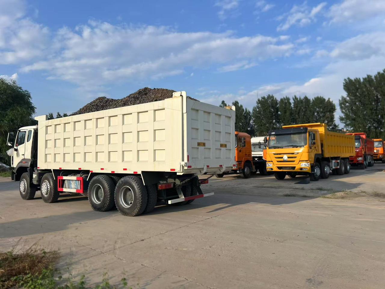HOWO Used Dump Truck8*4 6*4 - Istovarivač: slika 2 HOWO Used Dump Truck8*4 6*4 - Istovarivač: slika 2