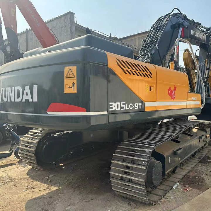 Heavy-Duty Hyundai 305 Excavator for Mining & Construction - Well-Maintained, Warranty Included - Bager guseničar: slika 2 Heavy-Duty Hyundai 305 Excavator for Mining & Construction - Well-Maintained, Warranty Included - Bager guseničar: slika 2