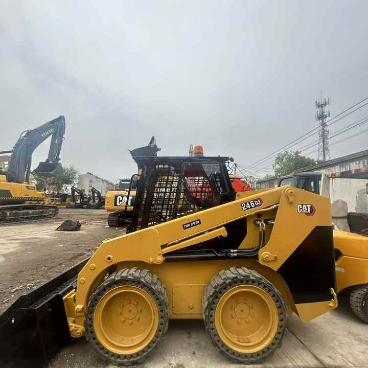 High Quality Used Cat 246D3 Excavator with Low Working Hoursand Best Price Used Cat 246D3 Machine with Cheap Price for Sale - Mini utovarivač: slika 1 High Quality Used Cat 246D3 Excavator with Low Working Hoursand Best Price Used Cat 246D3 Machine with Cheap Price for Sale - Mini utovarivač: slika 1
