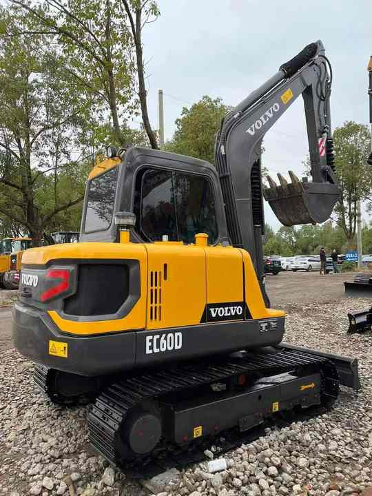 High Quality Used Volvo EC60D Excavator for Sale 6 Ton Compact Machine, Excellent Condition, Ready for Work! - Bager guseničar: slika 2 High Quality Used Volvo EC60D Excavator for Sale 6 Ton Compact Machine, Excellent Condition, Ready for Work! - Bager guseničar: slika 2