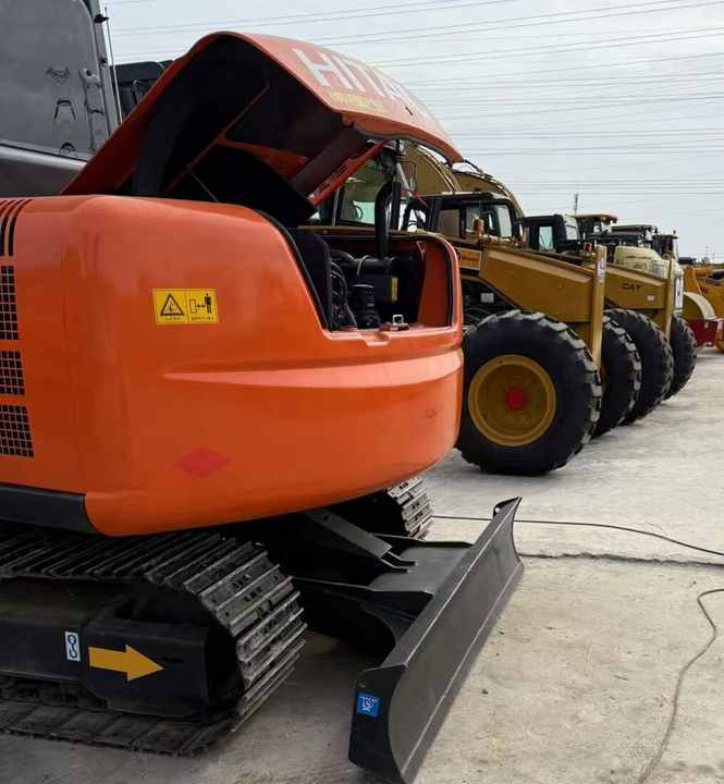 Original Japan Hitachi ZX60 Excavator Hitachi Excavator in Low Price for Hot Sale - Bager guseničar: slika 4 Original Japan Hitachi ZX60 Excavator Hitachi Excavator in Low Price for Hot Sale - Bager guseničar: slika 4