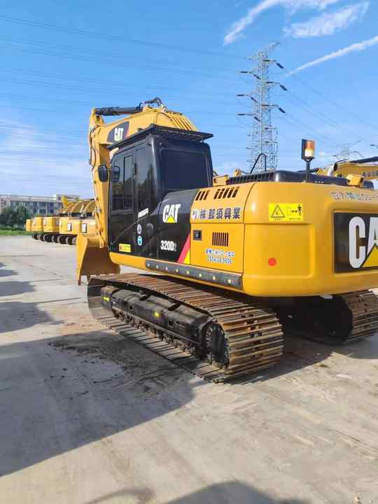 Second Hand Machine Original Used Caterpillar Excavator CAT 330D2 USED 329D2 320D2 325D 315D Excavator - Bager guseničar: slika 4 Second Hand Machine Original Used Caterpillar Excavator CAT 330D2 USED 329D2 320D2 325D 315D Excavator - Bager guseničar: slika 4