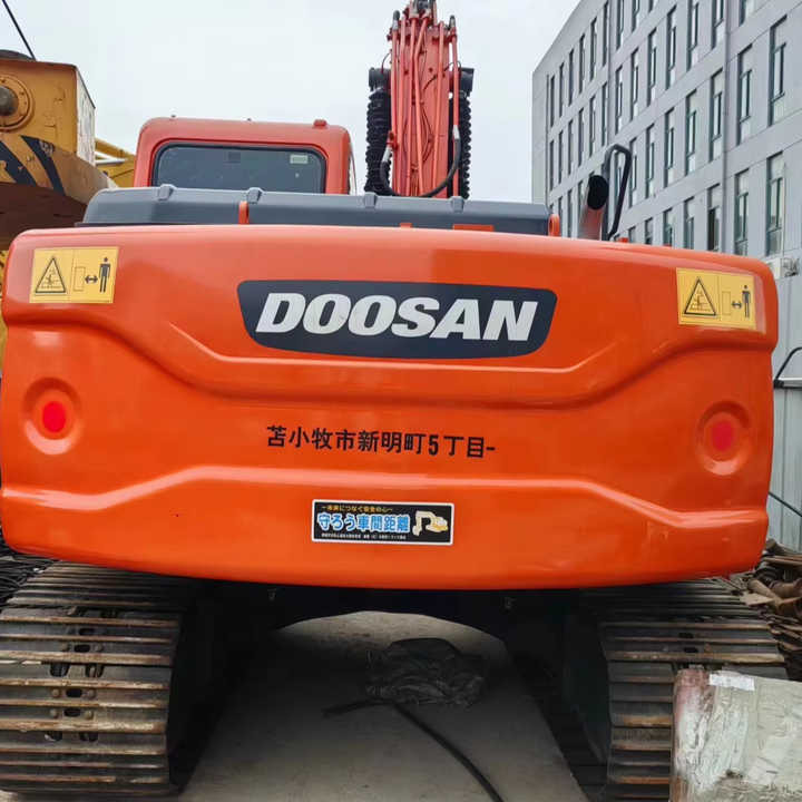Used Digger DOOSAN DX140 Construction Machinery Construction Digger Used DOOSAN DX140 Cheap Excavator - Bager guseničar: slika 1 Used Digger DOOSAN DX140 Construction Machinery Construction Digger Used DOOSAN DX140 Cheap Excavator - Bager guseničar: slika 1