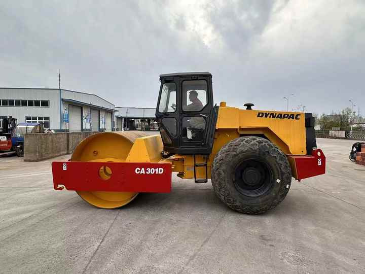 Used Dynapac CA301 Vibratory Roller with Less Working Time and Superior Performance Used Dynapac 251d/301D Roller for Sale - Valjak za puteve: slika 2 Used Dynapac CA301 Vibratory Roller with Less Working Time and Superior Performance Used Dynapac 251d/301D Roller for Sale - Valjak za puteve: slika 2