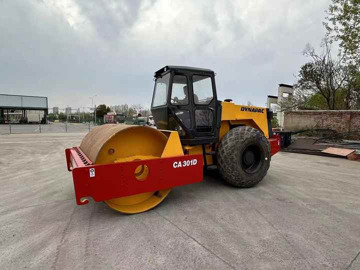 Used Dynapac CA301 Vibratory Roller with Less Working Time and Superior Performance Used Dynapac 251d/301D Roller for Sale - Valjak za puteve: slika 3 Used Dynapac CA301 Vibratory Roller with Less Working Time and Superior Performance Used Dynapac 251d/301D Roller for Sale - Valjak za puteve: slika 3