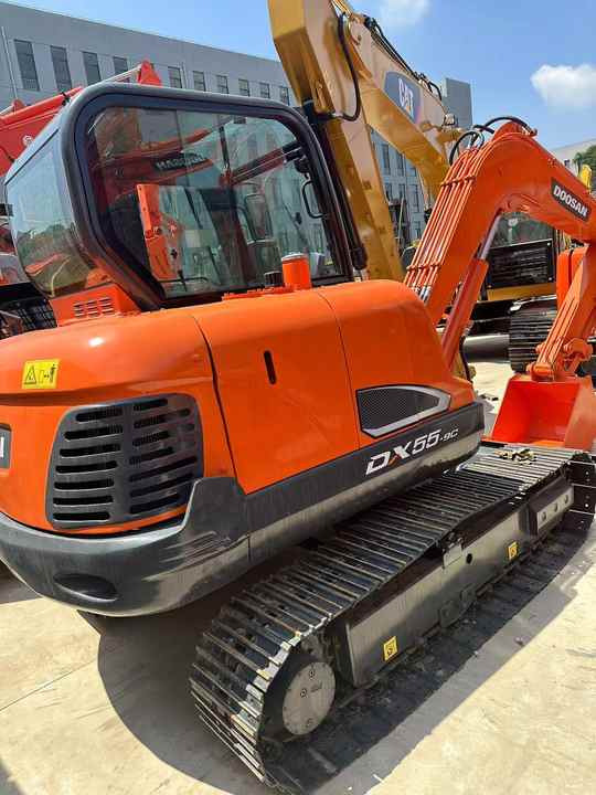 Used Excavator Doosan DX55 Excavators Mini Equipment Earth Moving Machinery Doosan Digger Excavator for Sale - Bager guseničar: slika 3 Used Excavator Doosan DX55 Excavators Mini Equipment Earth Moving Machinery Doosan Digger Excavator for Sale - Bager guseničar: slika 3
