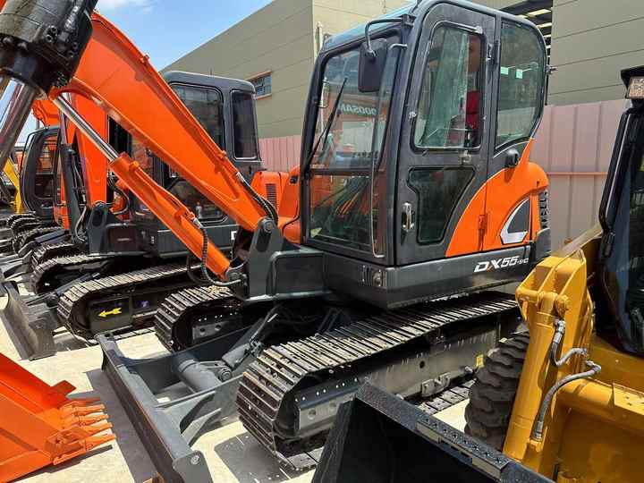 Used Excavator Doosan DX55 Excavators Mini Equipment Earth Moving Machinery Doosan Digger Excavator for Sale - Bager guseničar: slika 2 Used Excavator Doosan DX55 Excavators Mini Equipment Earth Moving Machinery Doosan Digger Excavator for Sale - Bager guseničar: slika 2