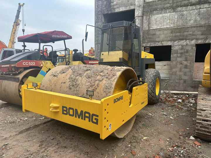 Used Heavy Construction Equipment BW217D Second Hand Road Rollers Used Machine Hot Sale - Kompaktor: slika 2 Used Heavy Construction Equipment BW217D Second Hand Road Rollers Used Machine Hot Sale - Kompaktor: slika 2
