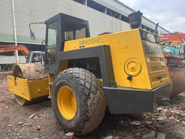 Used Heavy Construction Equipment BW217D Second Hand Road Rollers Used Machine Hot Sale - Kompaktor: slika 3 Used Heavy Construction Equipment BW217D Second Hand Road Rollers Used Machine Hot Sale - Kompaktor: slika 3