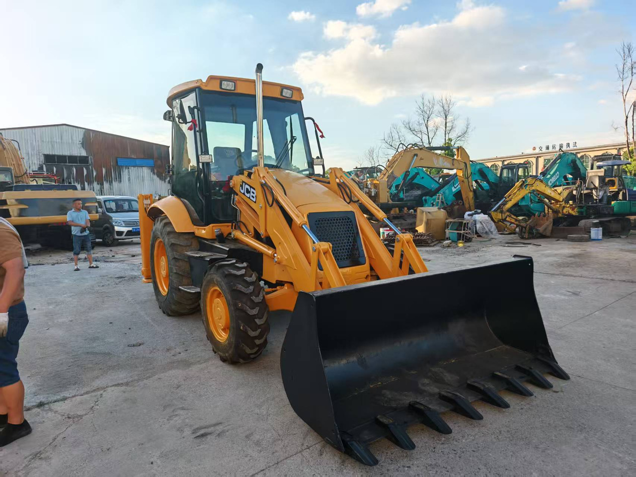 Used Second-hand Backhoe JCB 3CX - Bager utovarivač: slika 1 Used Second-hand Backhoe JCB 3CX - Bager utovarivač: slika 1
