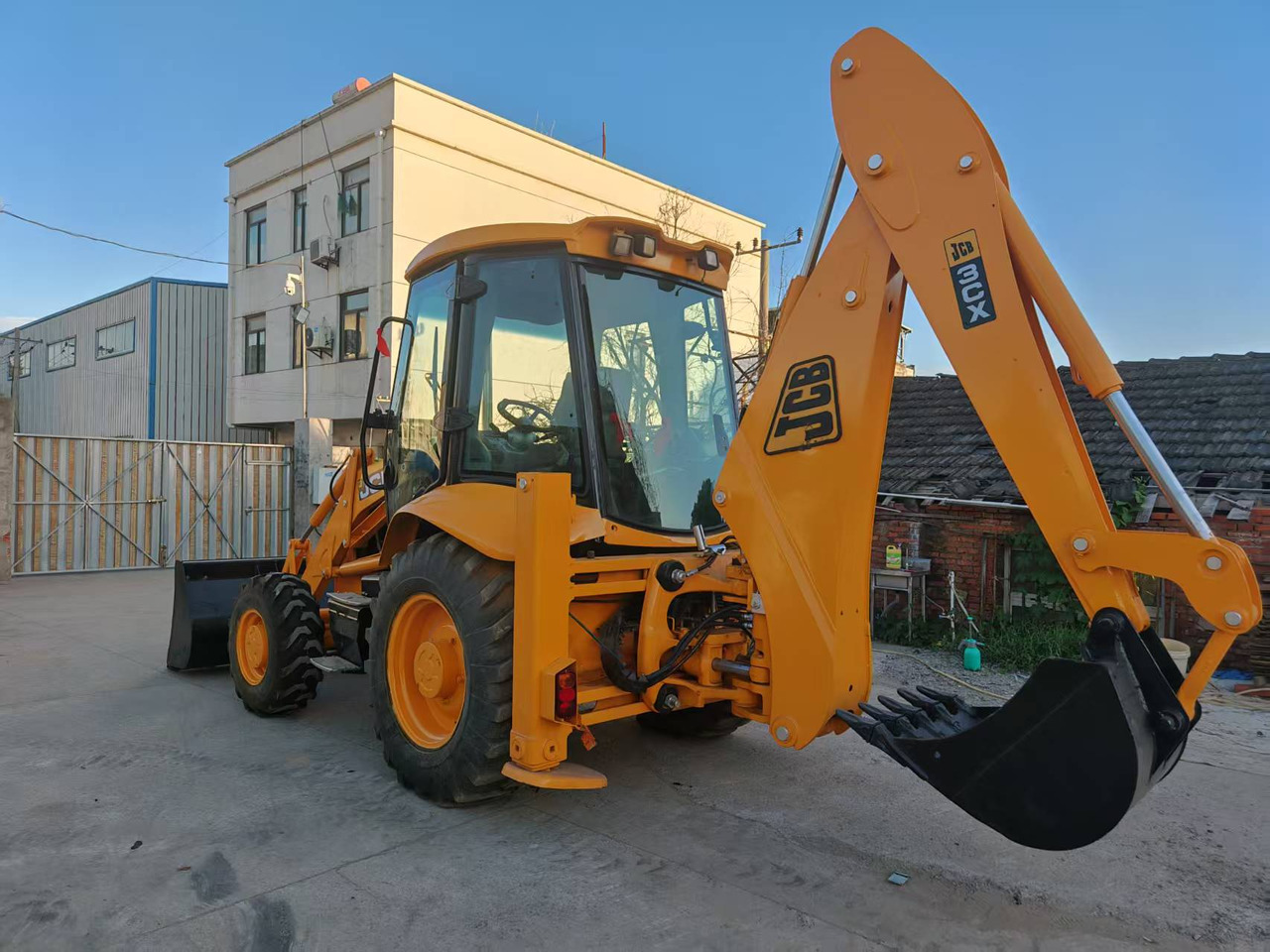 Used Second-hand Backhoe JCB 3CX - Bager utovarivač: slika 2 Used Second-hand Backhoe JCB 3CX - Bager utovarivač: slika 2