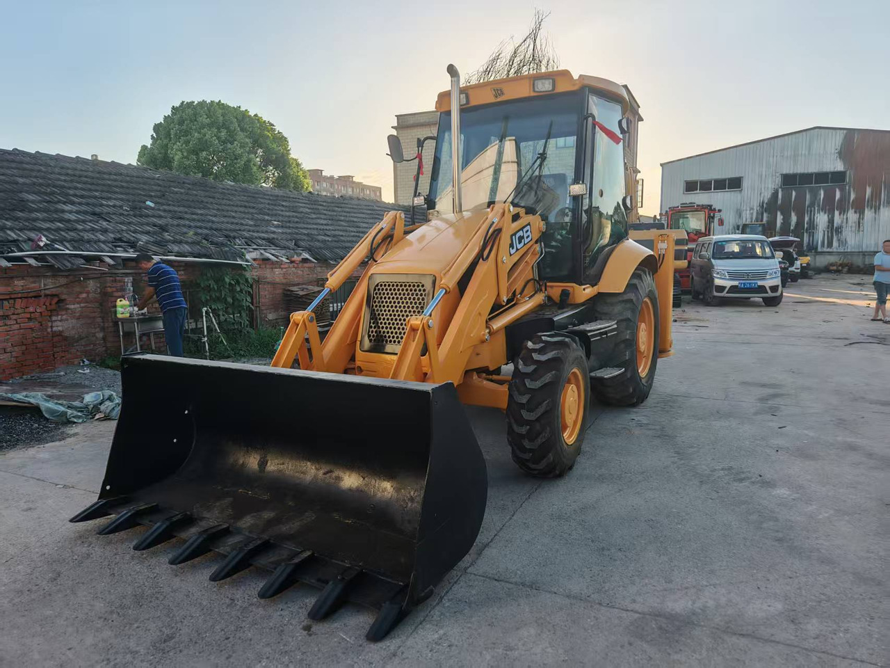 Used Second-hand Backhoe JCB 3CX - Bager utovarivač: slika 3 Used Second-hand Backhoe JCB 3CX - Bager utovarivač: slika 3