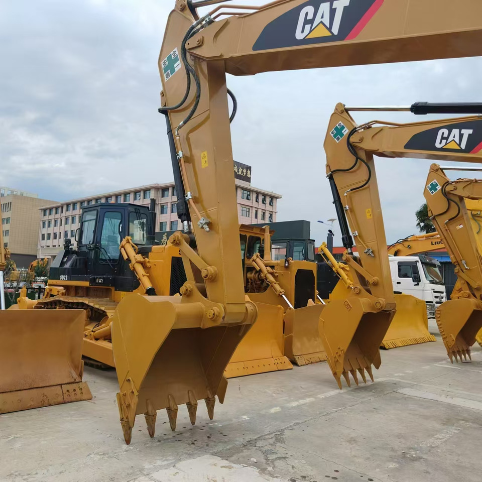 Used high quality excavator CAT 323D2L Made in Japan - Bager guseničar: slika 4 Used high quality excavator CAT 323D2L Made in Japan - Bager guseničar: slika 4