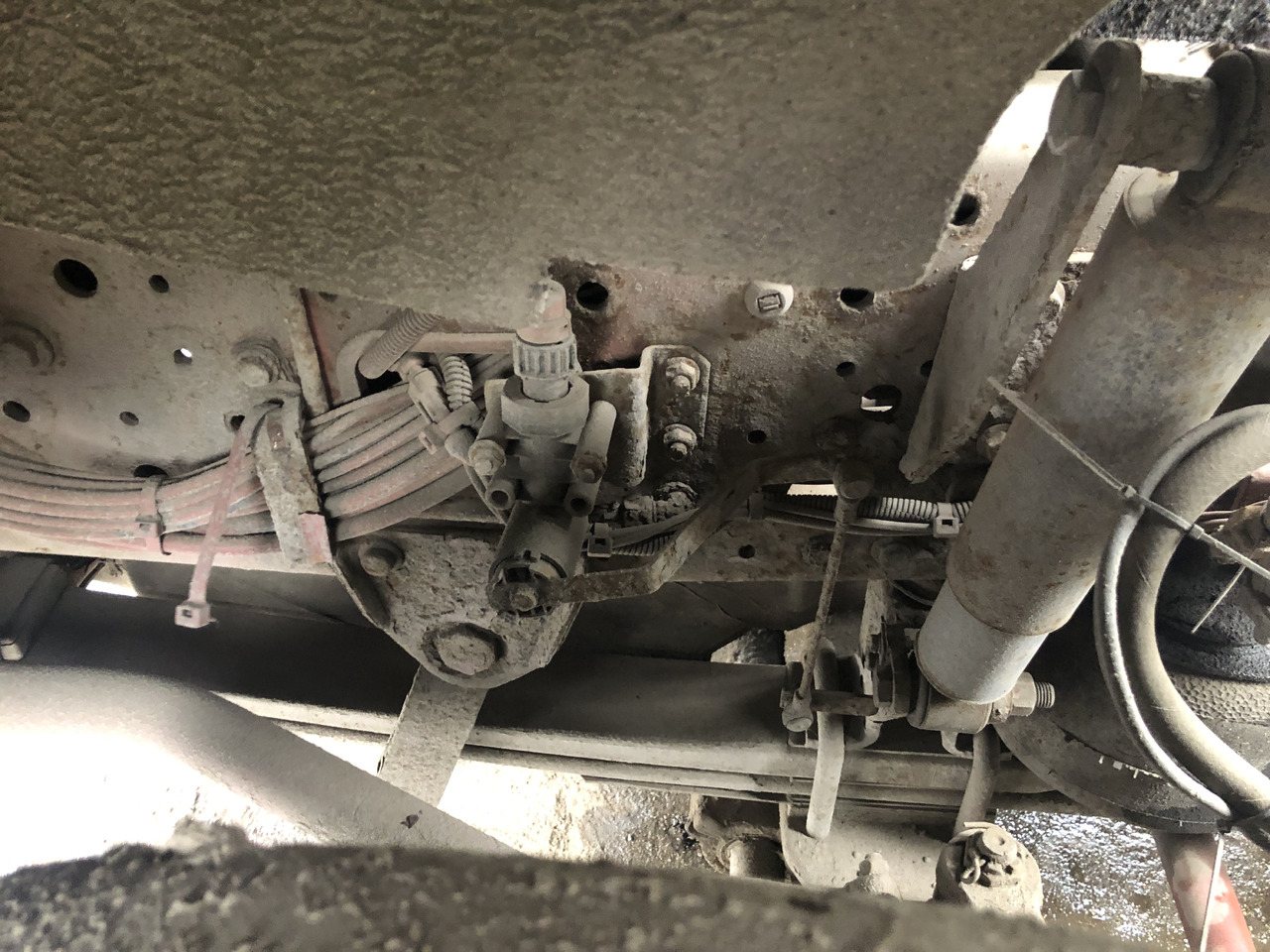 IVECO EuroTech 180E34 - Kamion sa golom šasijom i zatvorenom kabinom: slika 5 IVECO EuroTech 180E34 - Kamion sa golom šasijom i zatvorenom kabinom: slika 5