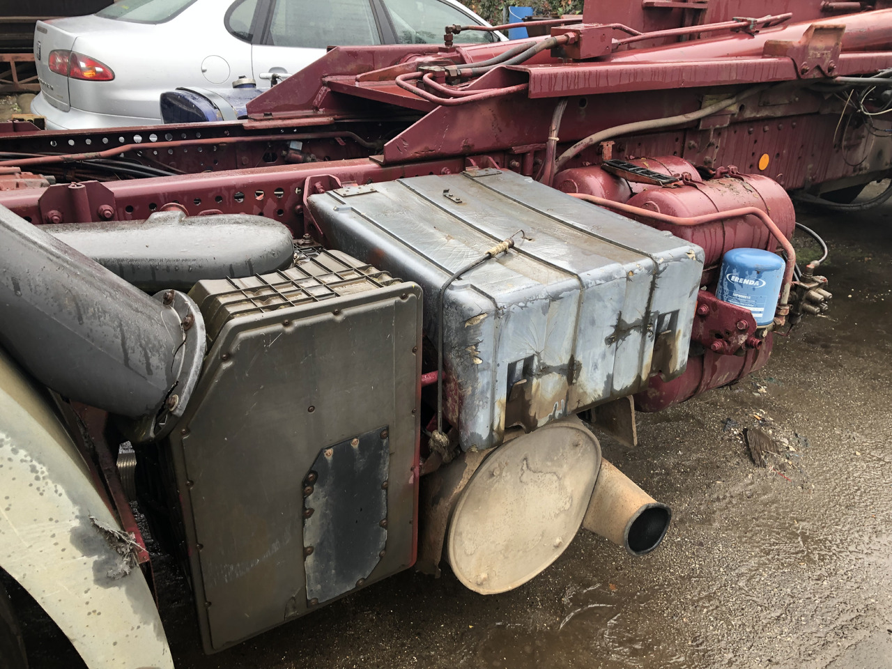 IVECO EuroTech 180E34 - Kamion sa golom šasijom i zatvorenom kabinom: slika 4 IVECO EuroTech 180E34 - Kamion sa golom šasijom i zatvorenom kabinom: slika 4