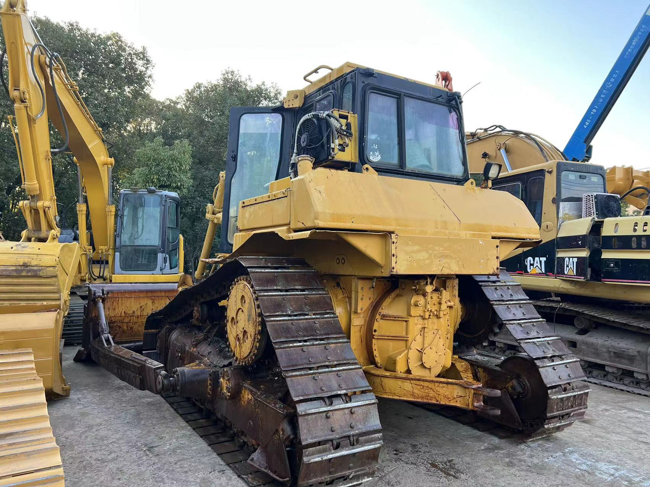 CATERPILLAR D6H - Buldožer: slika 2 CATERPILLAR D6H - Buldožer: slika 2