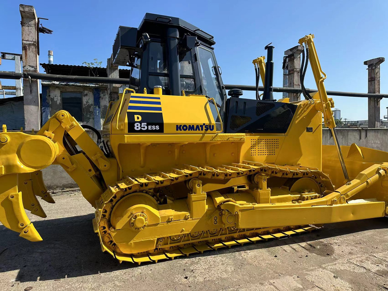 KOMATSU D85ESS - Buldožer: slika 1 KOMATSU D85ESS - Buldožer: slika 1