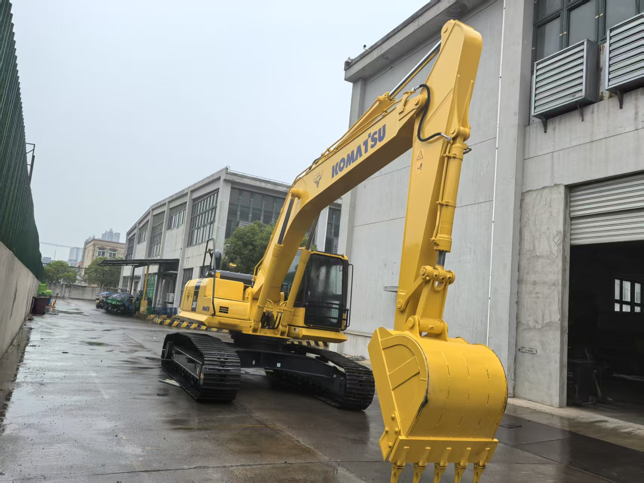 KOMATSU PC240LC-8M0 - Bager guseničar: slika 2 KOMATSU PC240LC-8M0 - Bager guseničar: slika 2