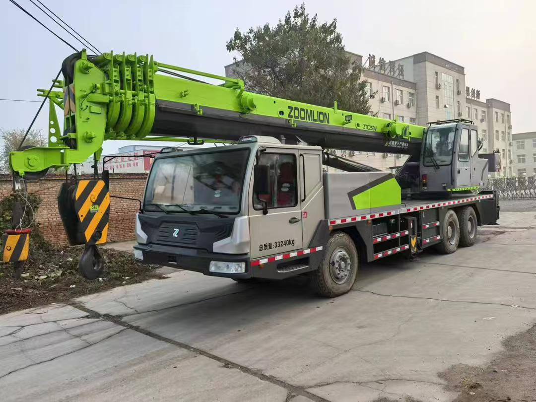 ZOOMLION ZTC250 - Autodizalica: slika 1 ZOOMLION ZTC250 - Autodizalica: slika 1