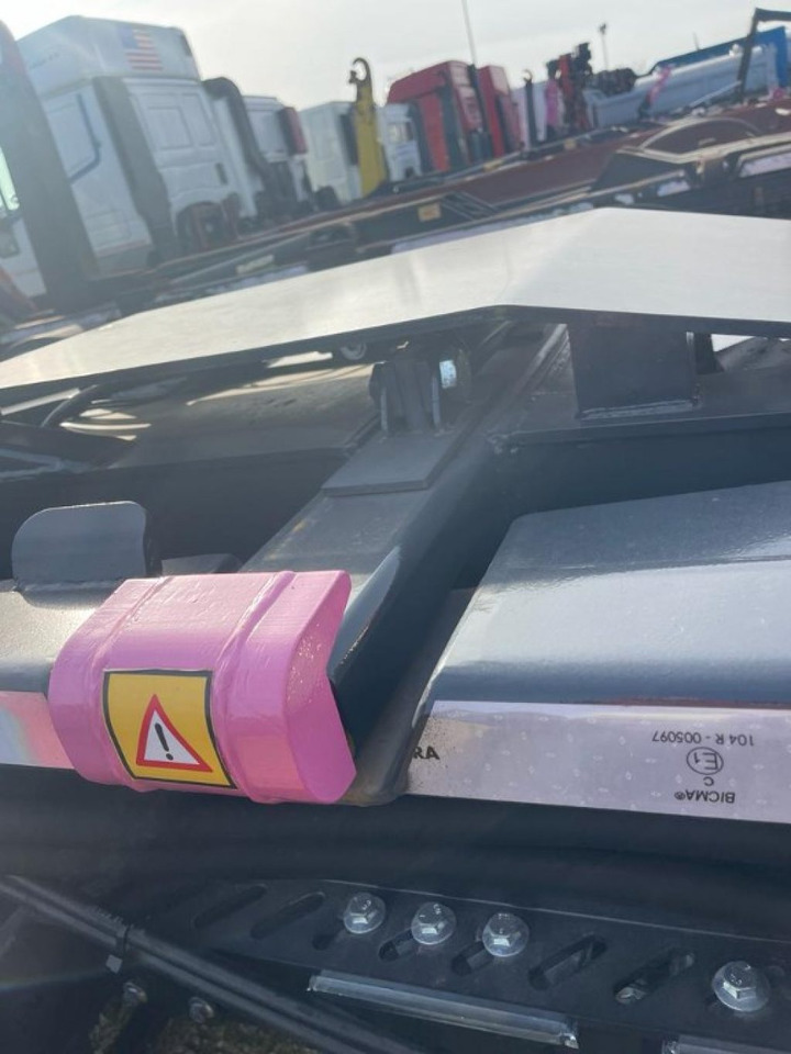 BLOCCAGGIO POSTERIORE ESTERNO - Karoserija i eksterijer za Kamion: slika 1 BLOCCAGGIO POSTERIORE ESTERNO - Karoserija i eksterijer za Kamion: slika 1