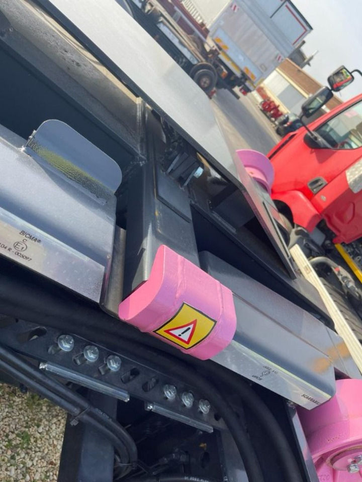 BLOCCAGGIO POSTERIORE ESTERNO - Karoserija i eksterijer za Kamion: slika 2 BLOCCAGGIO POSTERIORE ESTERNO - Karoserija i eksterijer za Kamion: slika 2