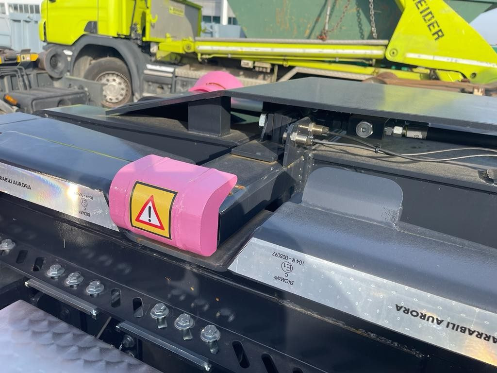 BLOCCAGGIO POSTERIORE ESTERNO - Karoserija i eksterijer za Kamion: slika 3 BLOCCAGGIO POSTERIORE ESTERNO - Karoserija i eksterijer za Kamion: slika 3