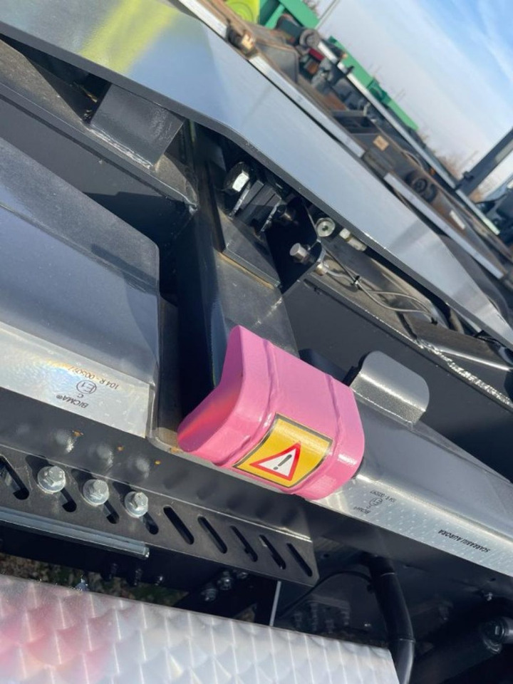 BLOCCAGGIO POSTERIORE ESTERNO - Karoserija i eksterijer za Kamion: slika 4 BLOCCAGGIO POSTERIORE ESTERNO - Karoserija i eksterijer za Kamion: slika 4