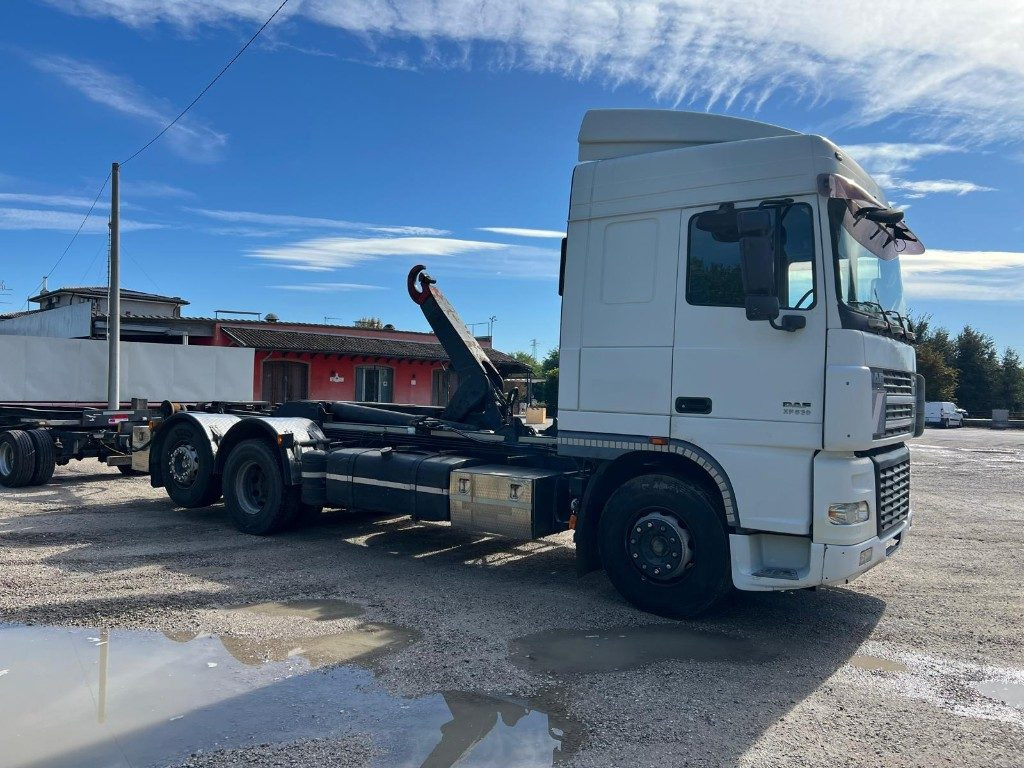 DAF XF530 SCARRABILE - Kamion sa hidrauličnom kukom: slika 4 DAF XF530 SCARRABILE - Kamion sa hidrauličnom kukom: slika 4