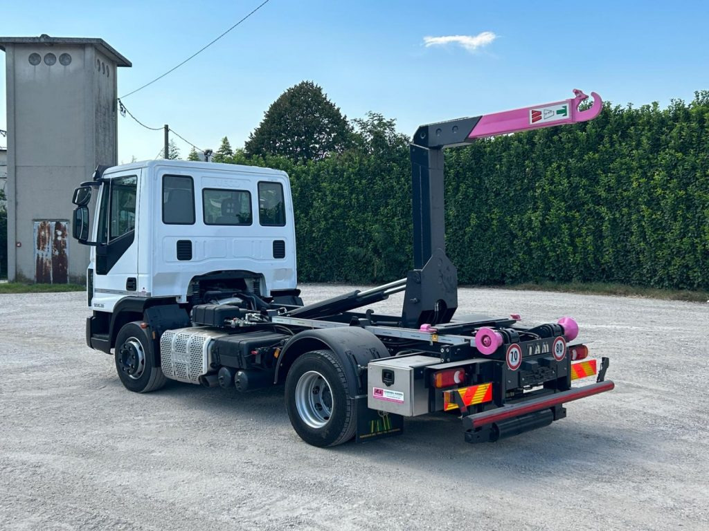 IVECO 120EL22 CON SCARRABILE NUOVO - Kamion sa hidrauličnom kukom: slika 3 IVECO 120EL22 CON SCARRABILE NUOVO - Kamion sa hidrauličnom kukom: slika 3