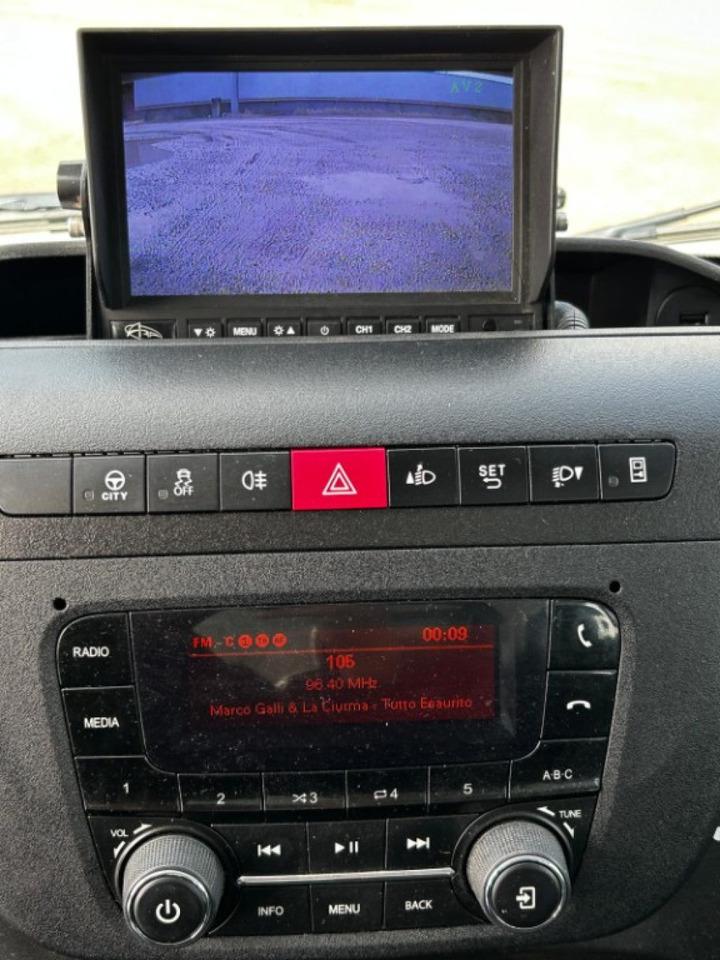 Dostavno vozilo kiper IVECO DAILY 35.140 RIBALTABILE: slika 14 Dostavno vozilo kiper IVECO DAILY 35.140 RIBALTABILE: slika 14