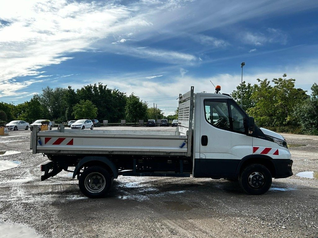 Dostavno vozilo kiper IVECO DAILY 35.140 RIBALTABILE: slika 6 Dostavno vozilo kiper IVECO DAILY 35.140 RIBALTABILE: slika 6