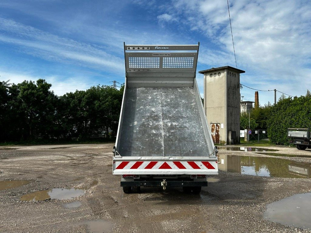 Dostavno vozilo kiper IVECO DAILY 35.140 RIBALTABILE: slika 17 Dostavno vozilo kiper IVECO DAILY 35.140 RIBALTABILE: slika 17