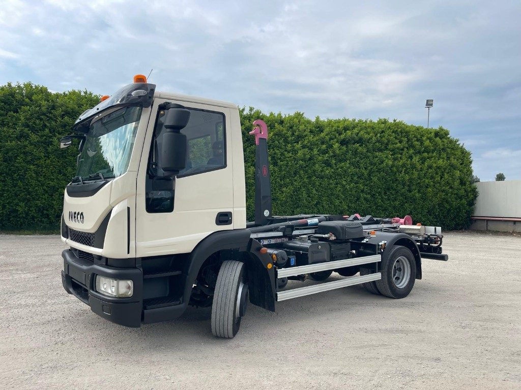 IVECO EUROCARGO 120E22 SCARRABILE - Kamion sa hidrauličnom kukom: slika 1 IVECO EUROCARGO 120E22 SCARRABILE - Kamion sa hidrauličnom kukom: slika 1