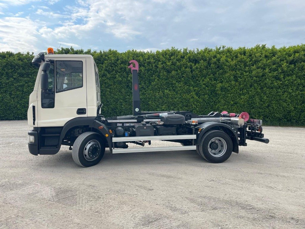 IVECO EUROCARGO 120E22 SCARRABILE - Kamion sa hidrauličnom kukom: slika 2 IVECO EUROCARGO 120E22 SCARRABILE - Kamion sa hidrauličnom kukom: slika 2