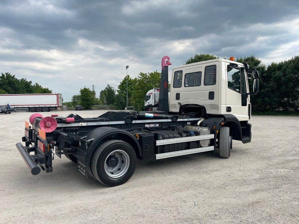 IVECO EUROCARGO 120E22 SCARRABILE - Kamion sa hidrauličnom kukom: slika 5 IVECO EUROCARGO 120E22 SCARRABILE - Kamion sa hidrauličnom kukom: slika 5