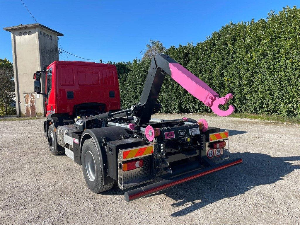 IVECO EUROCARGO 160E SCARRABILE - Kamion sa hidrauličnom kukom: slika 4 IVECO EUROCARGO 160E SCARRABILE - Kamion sa hidrauličnom kukom: slika 4