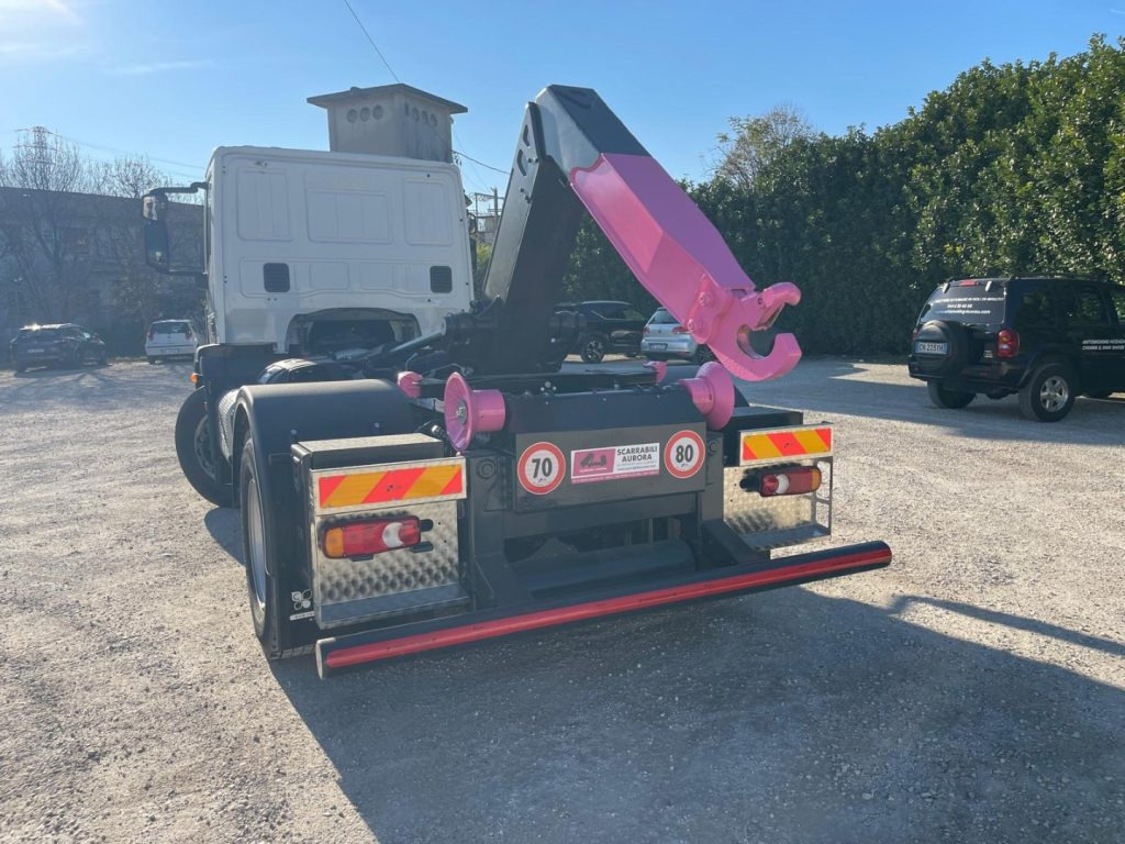 IVECO EUROCARGO 180E25 CON SCARRABILE NUOVO - Kamion sa hidrauličnom kukom: slika 5 IVECO EUROCARGO 180E25 CON SCARRABILE NUOVO - Kamion sa hidrauličnom kukom: slika 5